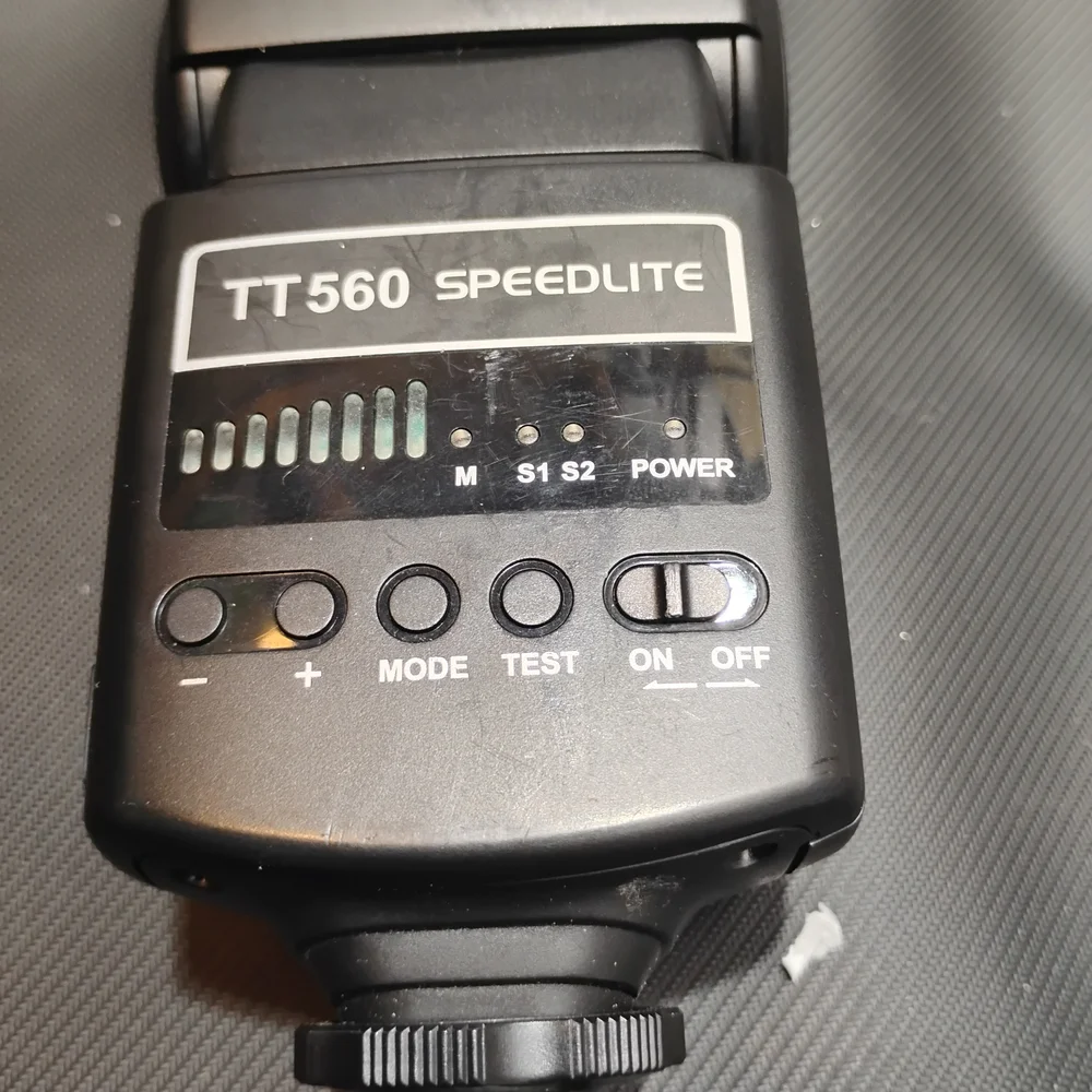 Neewer Black Camera Flash for Enhanced Photography